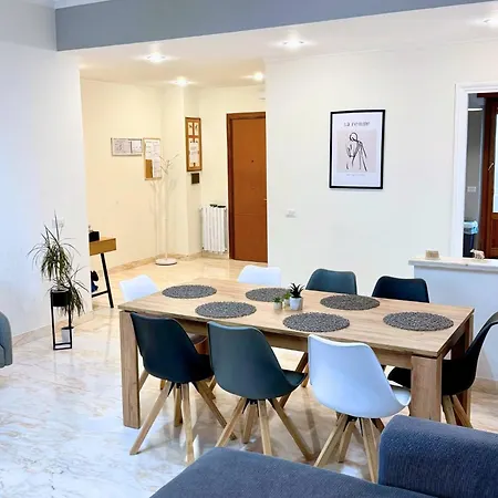 Apartment Adelaide's House Rom