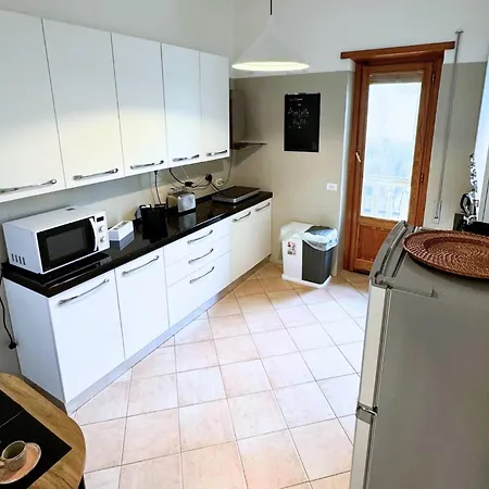 아파트 Adelaide's House